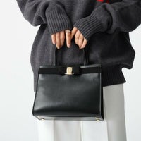 サルヴァトーレフェラガモ ハンドバッグ ショルダーバッグ ヴァラ ブラック レディース Salvatore Ferragamo 21I290