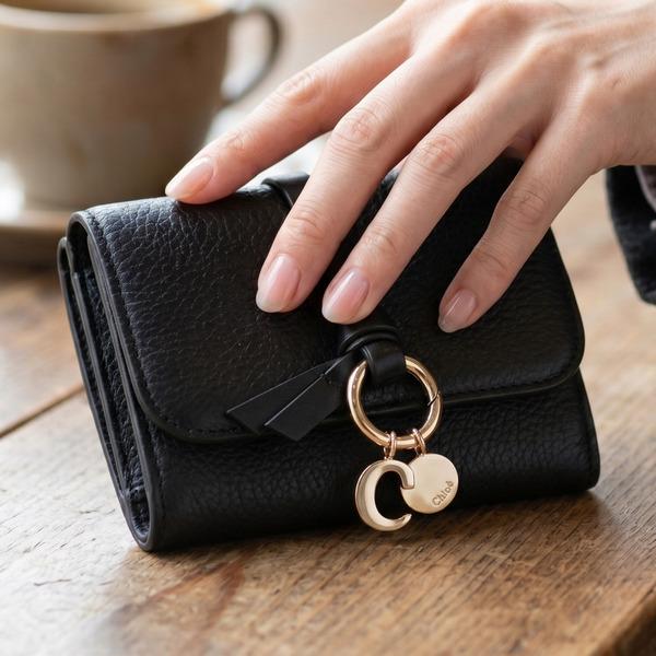 クロエ 三つ折り財布 アルファベット ミニ財布 ブラック レディース CHLOE CHC21WP945F57 001