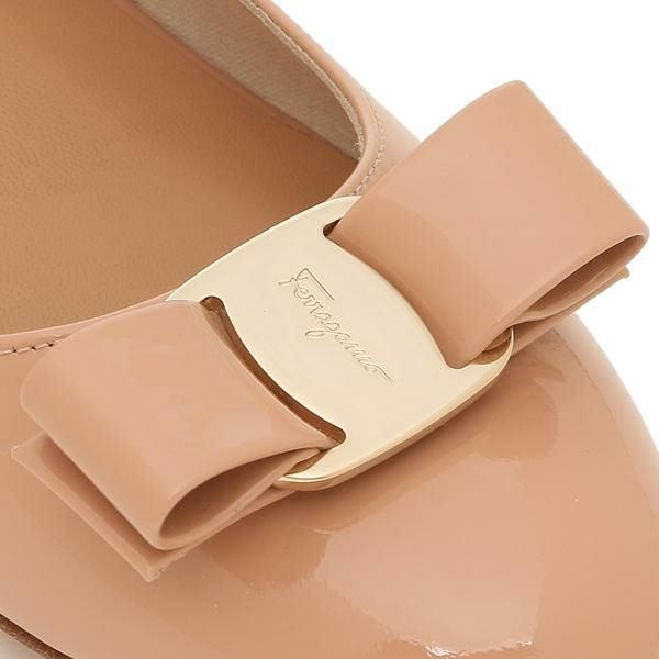 フェラガモ パンプス ヴァラ ベージュ レディース Salvatore Ferragamo