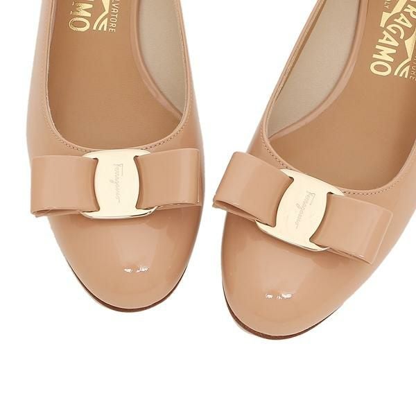 フェラガモ パンプス ヴァラ ベージュ レディース Salvatore Ferragamo