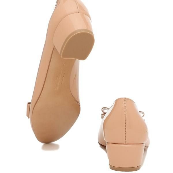 フェラガモ パンプス ヴァラ ベージュ レディース Salvatore Ferragamo