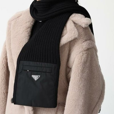 プラダ マフラー ロゴプレート カシミヤ ポケット付き ブラック メンズ 